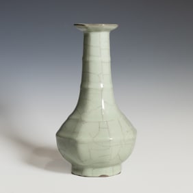 Chinese Ge-Type Glazed Vase