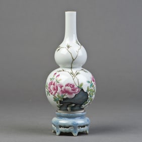 A Famille Rose Porcelain Vase of Gourd Form
