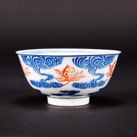 An Iron-Red Decorated Blue and White Bowl, Qing Period