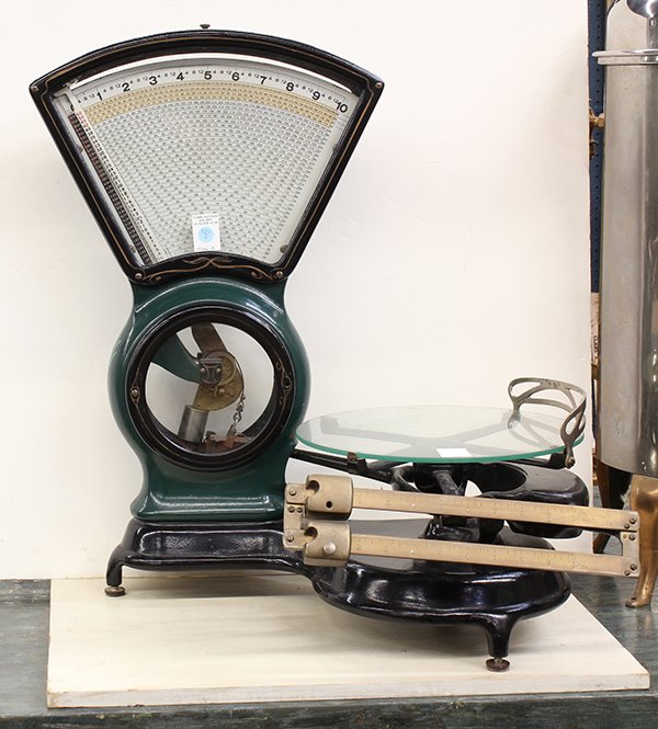 Simpson kitchen scale: Simpson kitchen scale, serial number 2025030, the paint decorated case with gilt striping on the black surface, light green accenting the emerald frame, retains circular glass surface and rising on ad