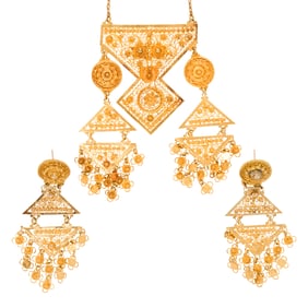 An 18k gold earring and necklace set