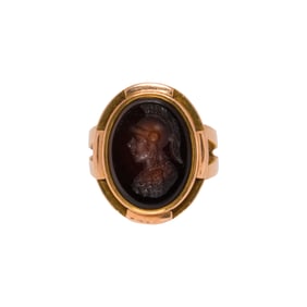 An onyx and 14k gold cameo signet ring