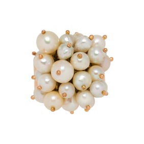 A cultured pearl and 18k gold ring