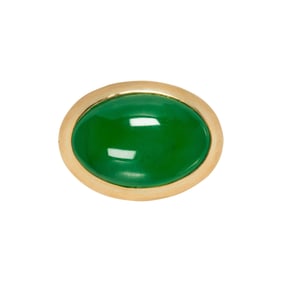 A jadeite and 18k gold ring