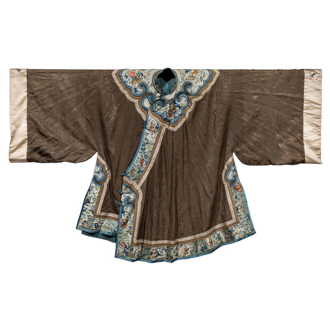 A Chinese embroidered silk lady's robe (1 of 3)