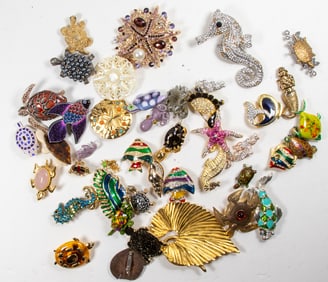 Twenty-eight costume jewelry brooches of owls, hummingbirds and other birds