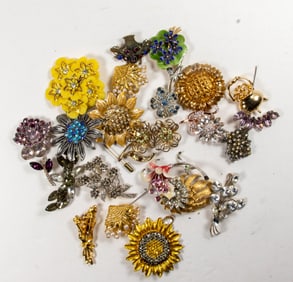 Twenty- three costume jewelry brooches of flowers