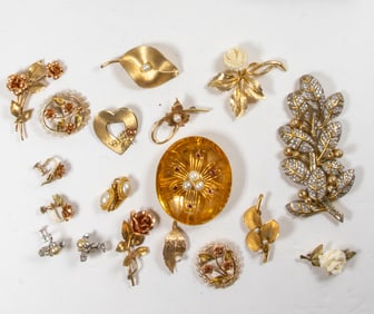 Sixteen pieces of costume jewelry comprising Ciner, Krementz,, Vogue, Valjean, Richelieu