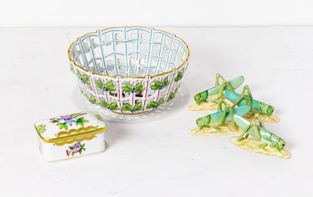 Six pieces of Herend porcelain, comprising a reticulated bowl in the Rothschilds Bird pattern with