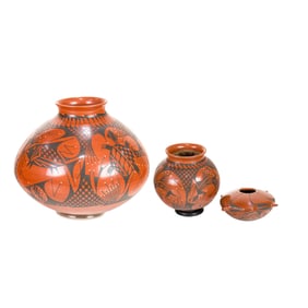 Two Lucy Mora de Bugarini Mata Ortiz redware vessels with a Lourdes Lopez turtle