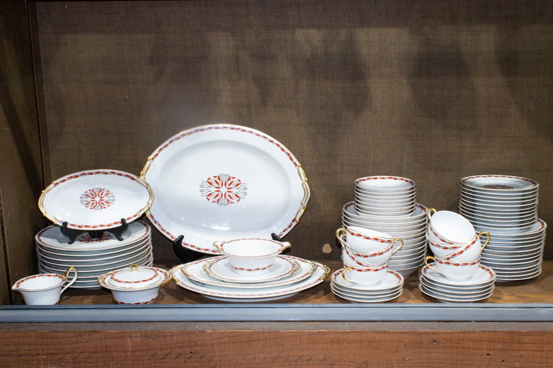 A Bernardaud & Cie porcelain dinner service in the Art Deco style: A Bernardaud & Cie porcelain dinner service in the Art Deco style, retailed by L. Bamberger & Co., Newark, NJ, each decorated with stylized bellflower design, comprising (8) dinner plates, 10"dia; (12