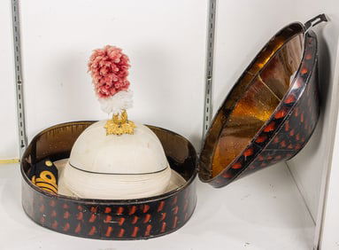 An English pith helmet in a Grieves painted metal case