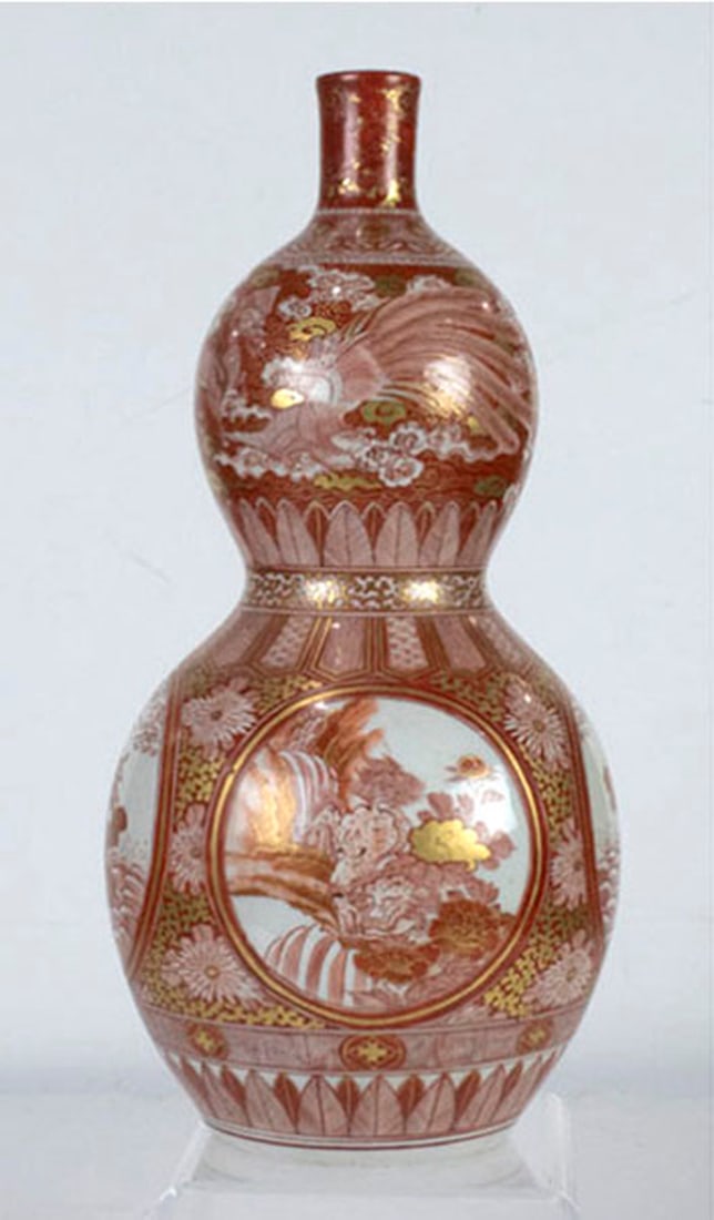 A Kutani double-gourd vase (1 of 1)