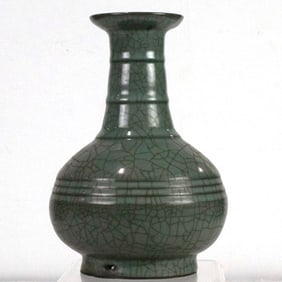 A Chinese Guan-type celadon crackle-glazed vase