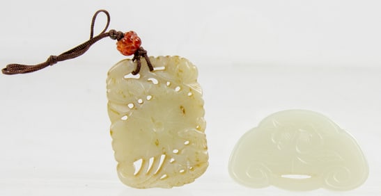 (lot of 2) Chinese jade pendants
