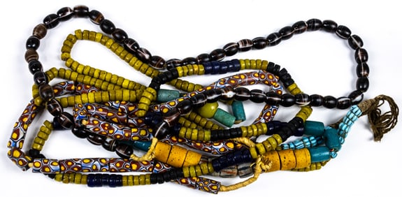 (lot of 4) Glass trade bead necklace