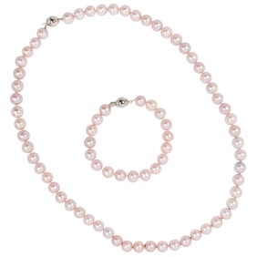 A cultured pearl necklace and bracelet set