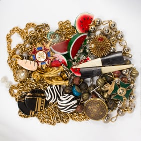 Group of miscellaneous costume jewelry