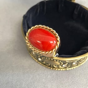 Coral and 18K Yellow Gold Ring