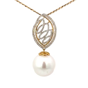 Pearl, Diamond and Gold Pendant and Necklace Chain