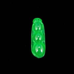 A Chinese Jadeite Pendant