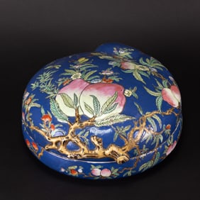 A Chinese Famille Rose Porcelain Peach-Form Box and Cover, Qianlong Mark, Republic Period