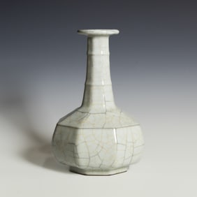 Chinese Ge-Type Glazed Vase