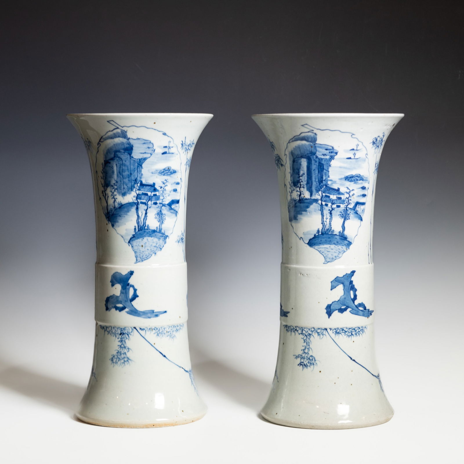 A Pair of Blue and White Baker Vases, Qing Dynasty (1 of 12)