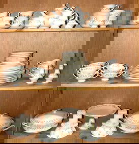 A Royal Tara porcelain dinner service, Senator Feinstein Estate