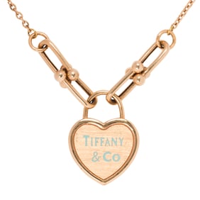 An 18k gold necklace