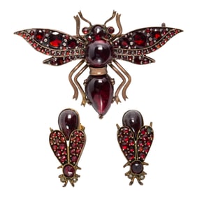 An antique Bohemian garnet brooch and pair of earrings
