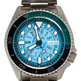 A Seiko stainless steel automatic watch