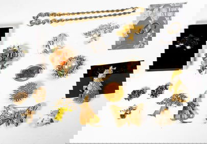 Sixteen pieces of costume jewelry comprising Oscar de la Renta, Vendome, Museum of Fine Arts, Capri,