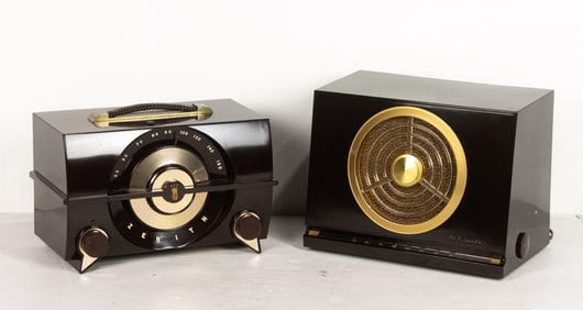 A Zenith J615 table top tube radio and RCA Victor Model 9-x-561 vacuum tube AM radio