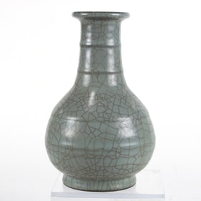 A Chinese celadon glazed Ge-type crackle vase