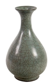A Chinese Guan-type celadon crackle-glazed vase