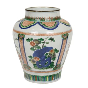 A Chinese wucai glazed jar