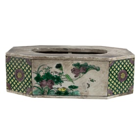 A Chinese famille verte flower design basin or stand