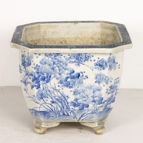 A Chinese blue and white jardiniere