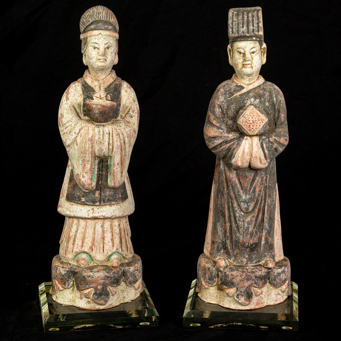 (lot of 2) Chinese pottery tomb figures (1 of 3)