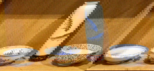 (lot of 4) Japanese blue and white vase and bowls