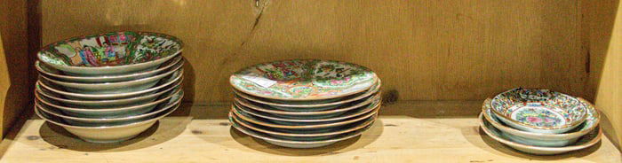 (lot of 18) Chinese Canton rose medallion dishes