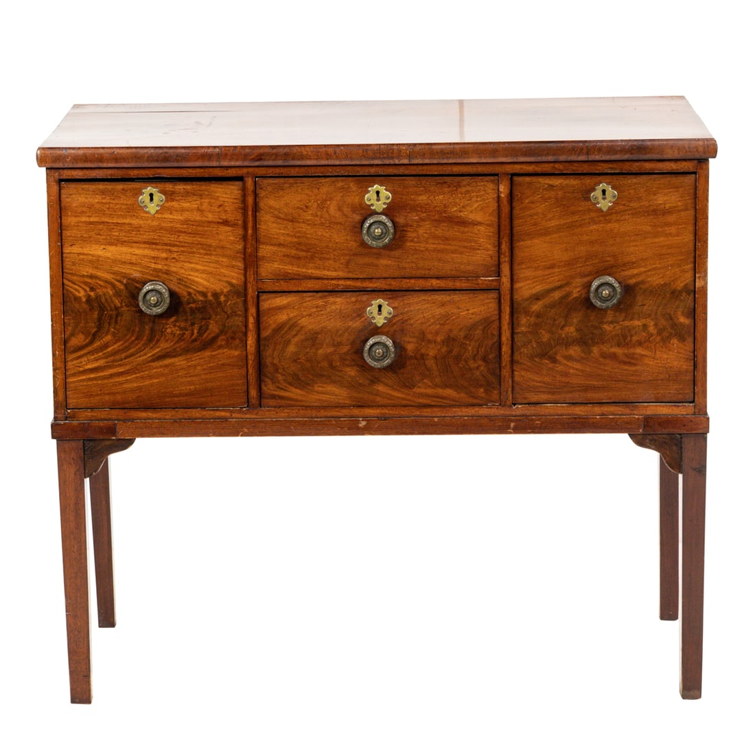 A Georgian mahogany sideboard (1 of 5)