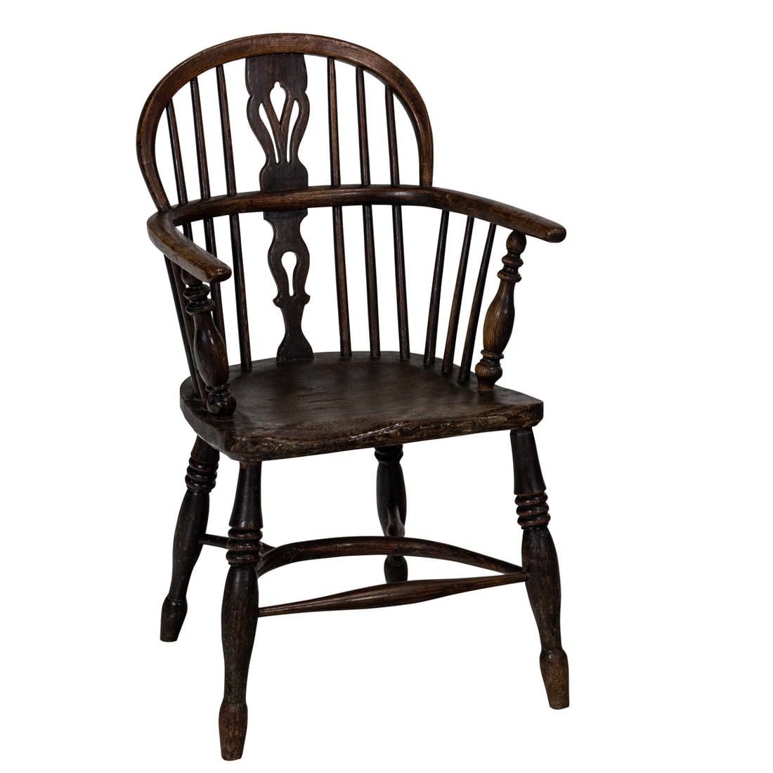 A Georgian oak low back Windsor chair: A Georgian oak low back Windsor chair, with a pierced splat, plank seat, and rising on turned legs, 35"h x 21"w x 15"d