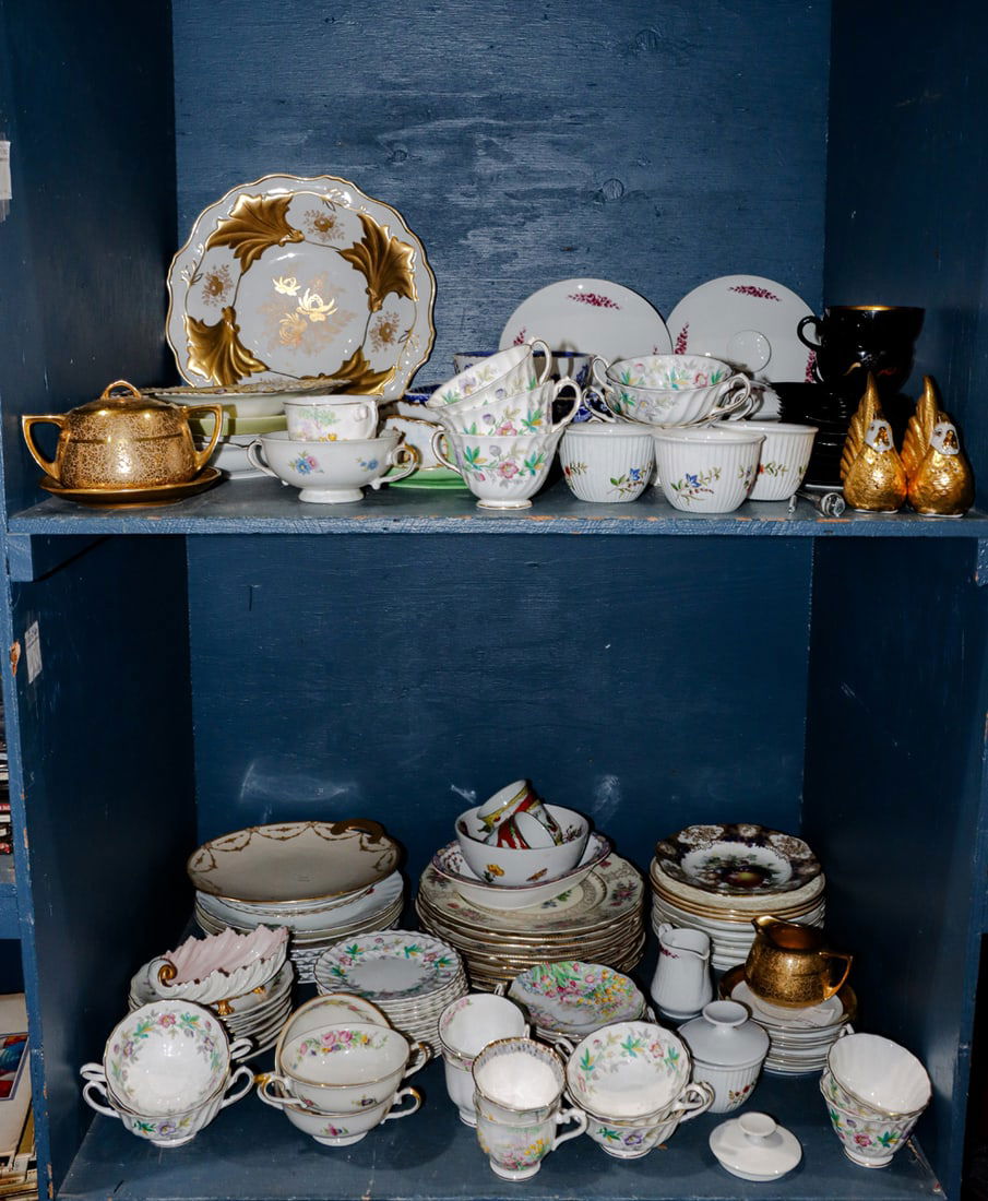 Approx one hundred twenty five porcelain table articles (1 of 1)