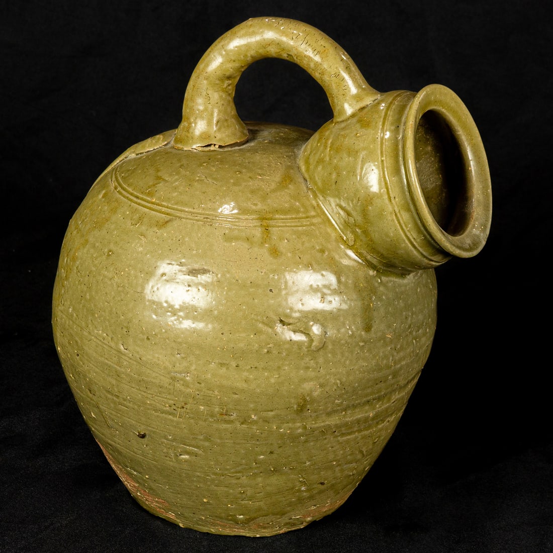 A Chinese Yue ware pot (1 of 4)