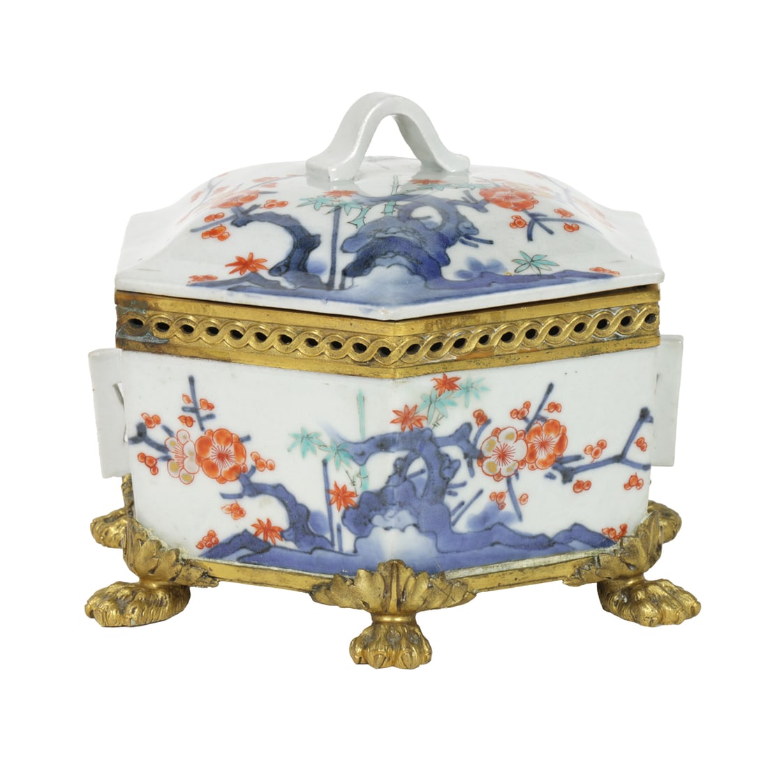 A Japanese Kakiemon lidded pot-pourri vase (1 of 5)