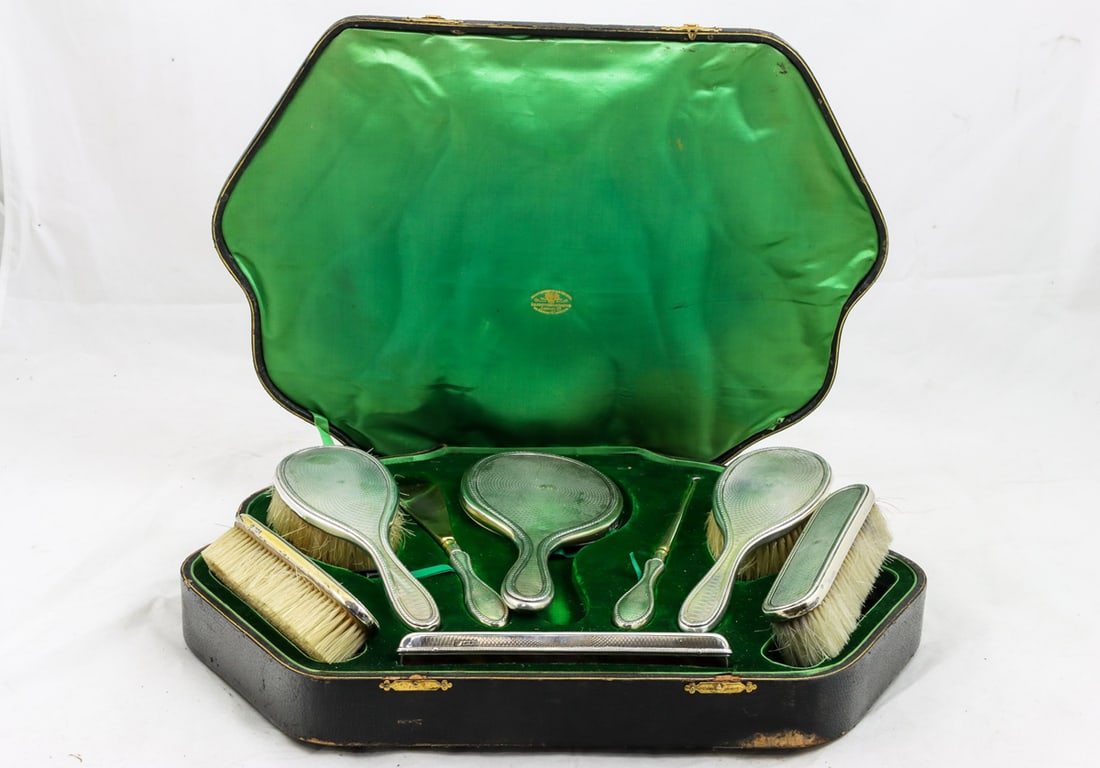 An Eight-Piece Cased Sterling Dressing Set by Goldsmiths & Silversmiths Co (1 of 5)