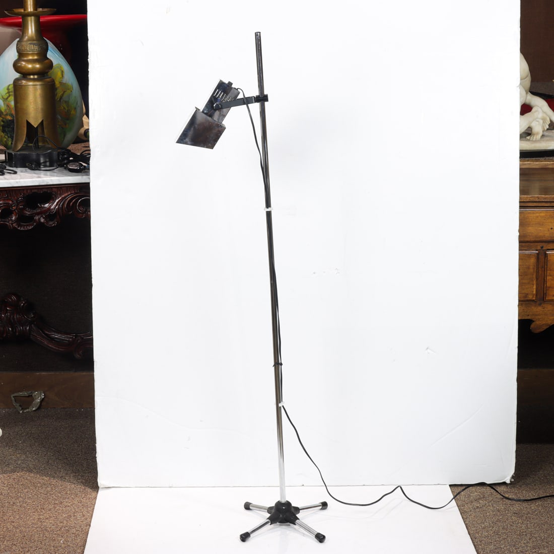 A Modern chromed metal adjustable spotlight floor lamp (1 of 3)