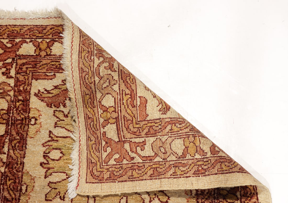 A contemporary Pakistani runner - 4